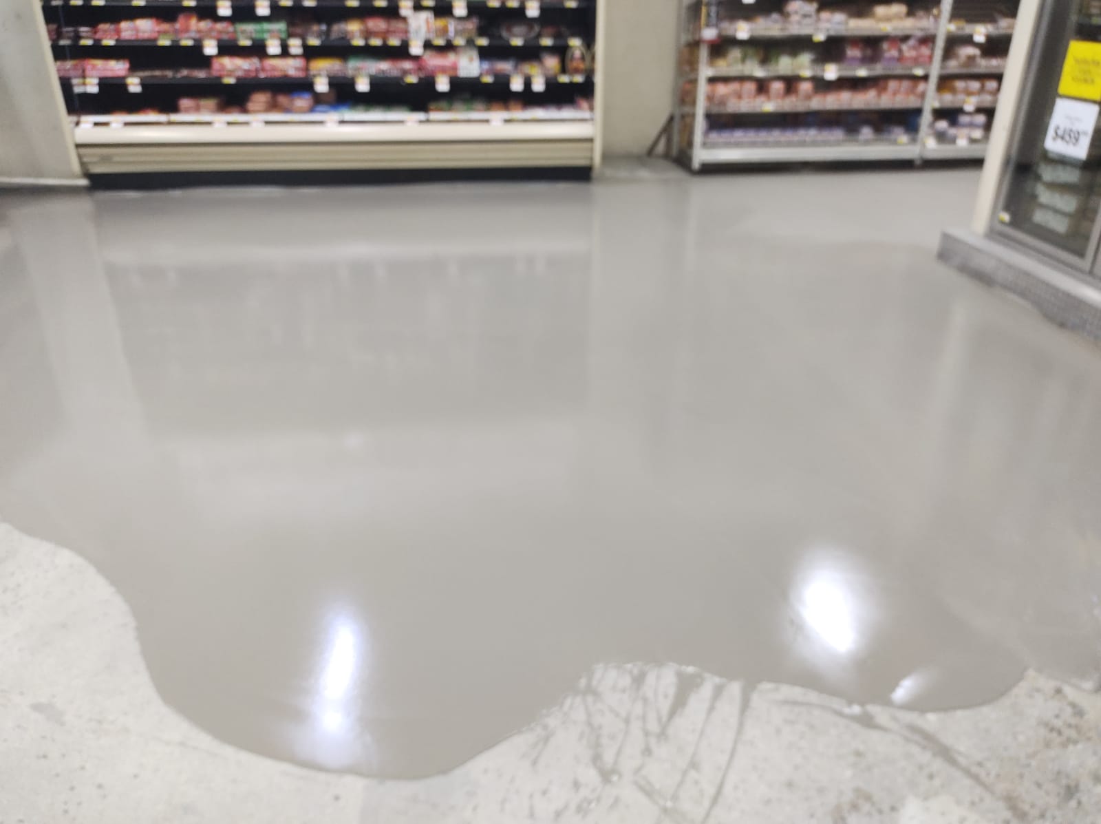 ¿Cómo reparar un piso de concreto sin demoler? 